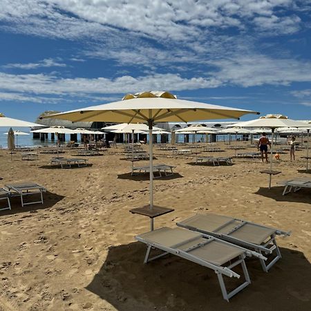 Appart 21 Artistic Beach Apartment Lignano Sabbiadoro Exterior foto